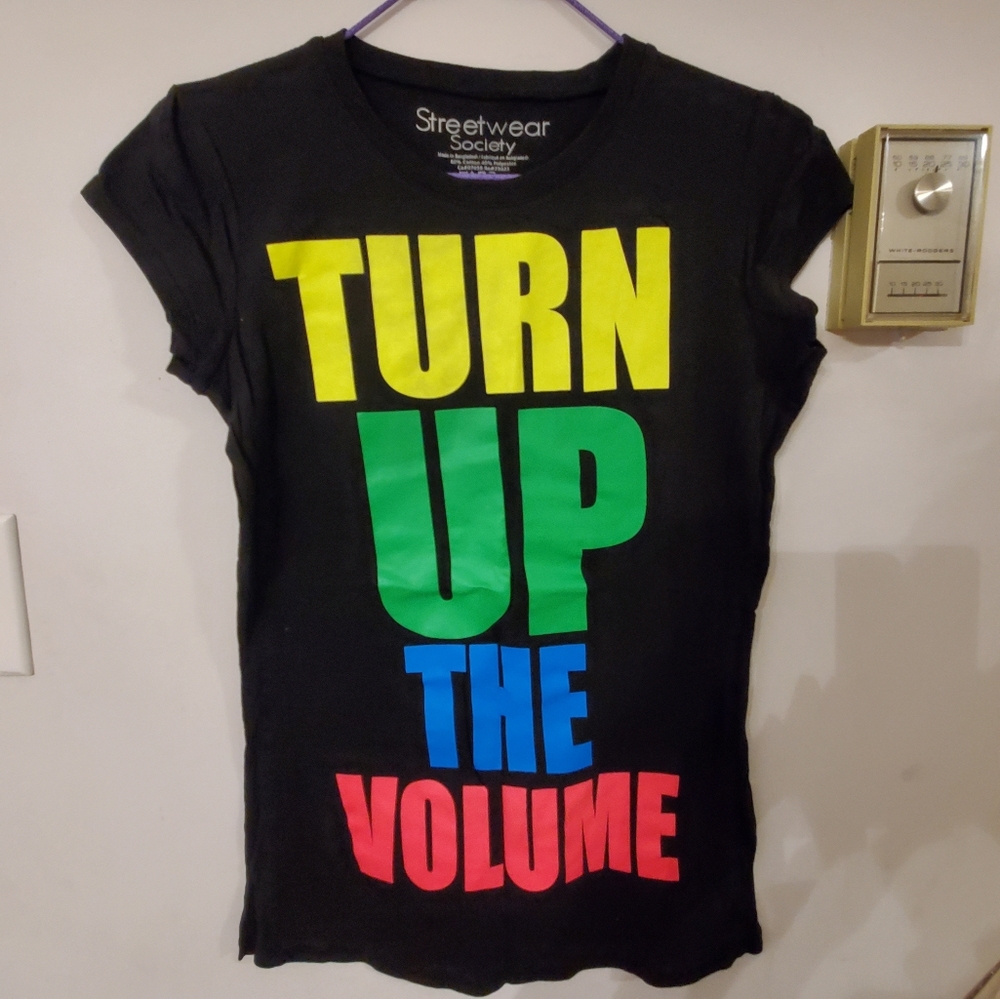 Black tee Turn Up the Volume